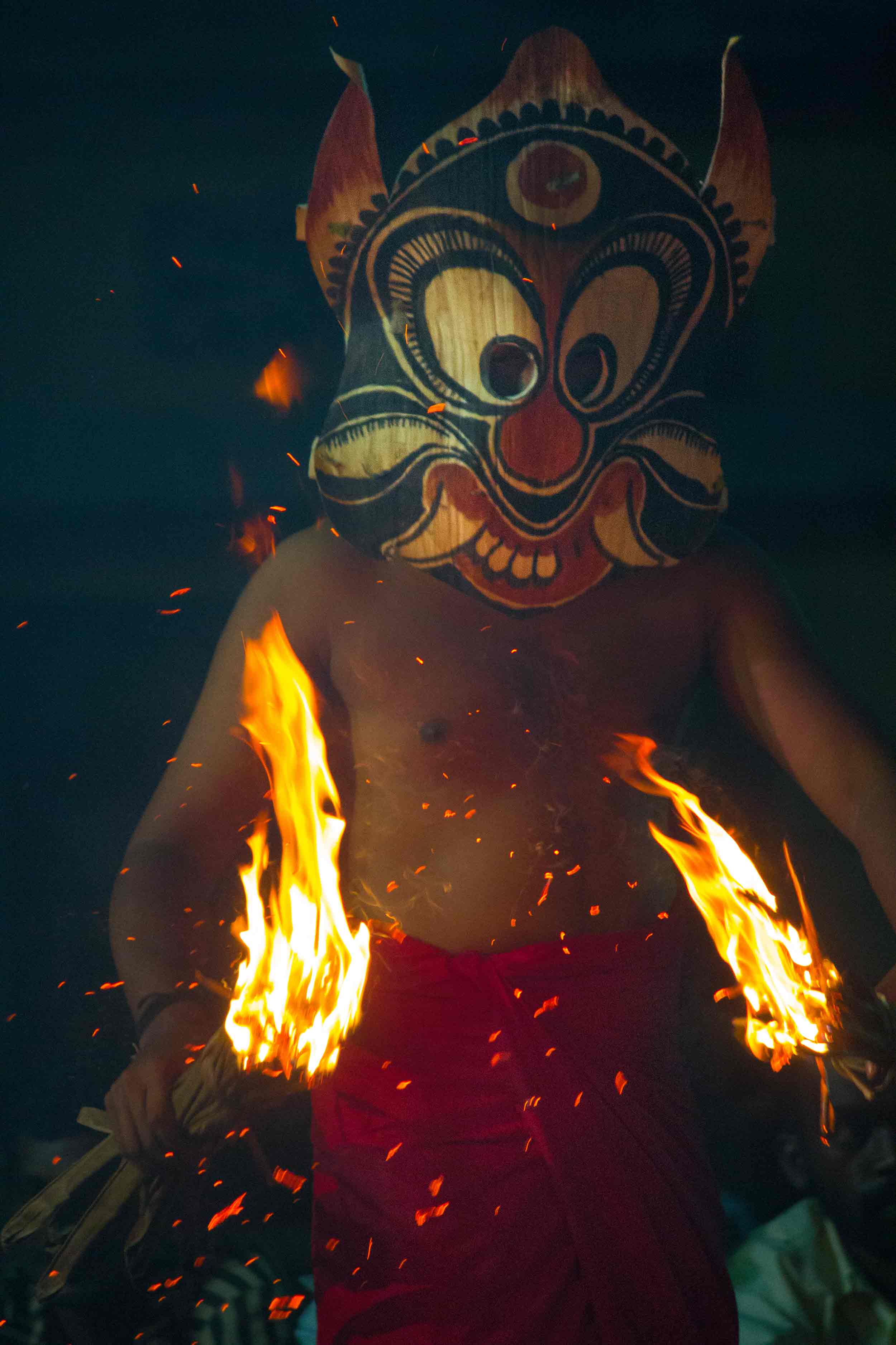 kolam thullal padayani